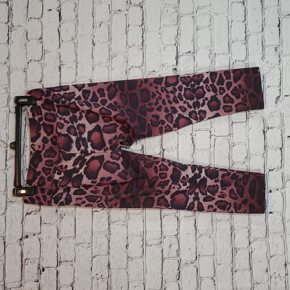 Onzie Purple Ombre Leopard Print Athletic Pants/Capris Size M/L EUC - Picture 4 of 6